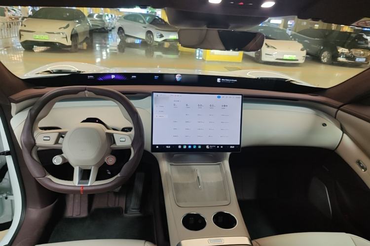 Used Xiaomi Auto YU7 2025 Ultra-Long Range High-Performance All-Wheel-Drive Max Edition Center Console