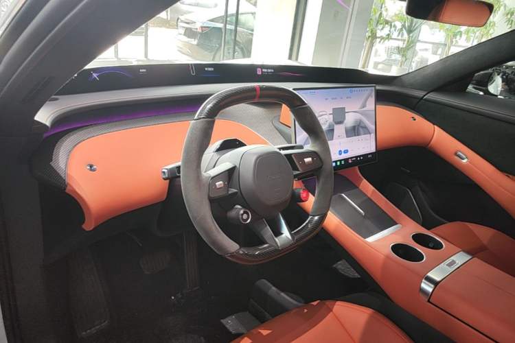 Used Xiaomi Auto YU7 2025 Ultra-Long Range High-Performance All-Wheel-Drive Max Edition Center Console