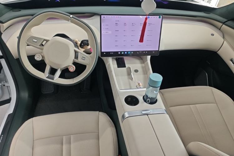 Used Xiaomi Auto YU7 2025 Ultra-Long Range High-Performance All-Wheel-Drive Max Edition Center Console