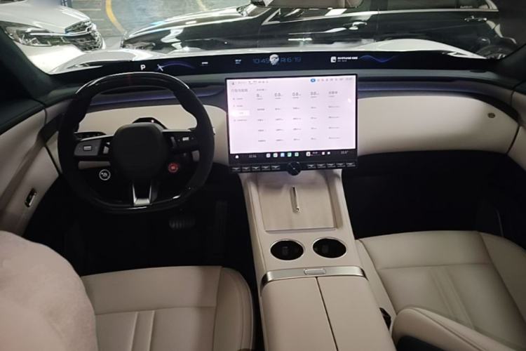 Used Xiaomi Auto YU7 2025 Ultra-Long Range High-Performance All-Wheel-Drive Max Edition Center Console