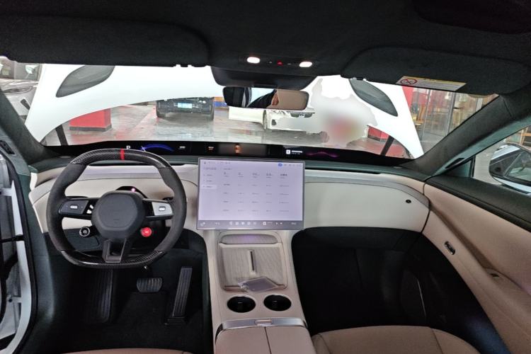 Used Xiaomi Auto YU7 2025 Ultra-Long Range High-Performance All-Wheel-Drive Max Edition Center Console