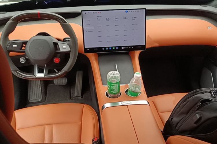 Used Xiaomi Auto YU7 2025 Ultra-Long Range High-Performance All-Wheel-Drive Max Edition Center Console
