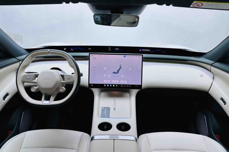 Used Xiaomi Auto YU7 2025 Ultra-Long Range High-Performance All-Wheel-Drive Max Edition Center Console