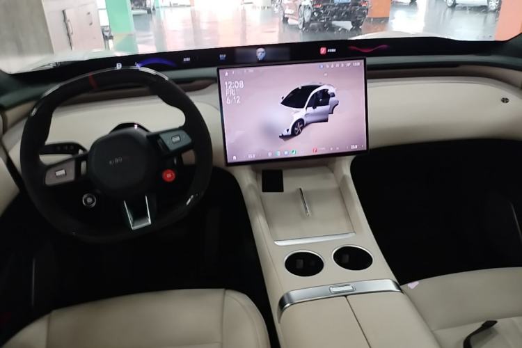 Used Xiaomi Auto YU7 2025 Ultra-Long Range High-Performance All-Wheel-Drive Max Edition Center Console