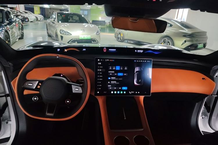Used Xiaomi Auto YU7 2025 Ultra-Long Range High-Performance All-Wheel-Drive Max Edition Center Console