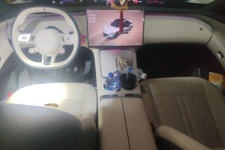 Used Xiaomi Auto YU7 2025 Ultra-Long Range High-Performance All-Wheel-Drive Max Edition Center Console