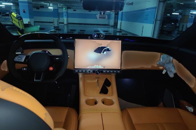 Used Xiaomi Auto YU7 2025 Ultra-Long Range High-Performance All-Wheel-Drive Max Edition Center Console