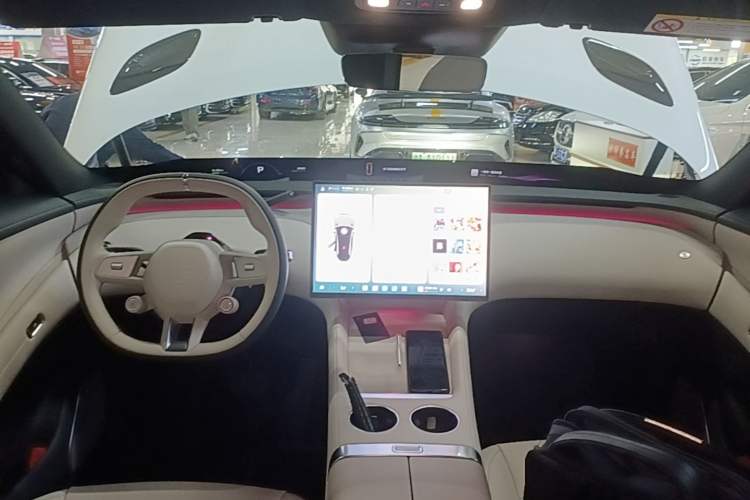 Used Xiaomi Auto YU7 2025 Ultra-Long Range Rear-Wheel Drive Version Center Console