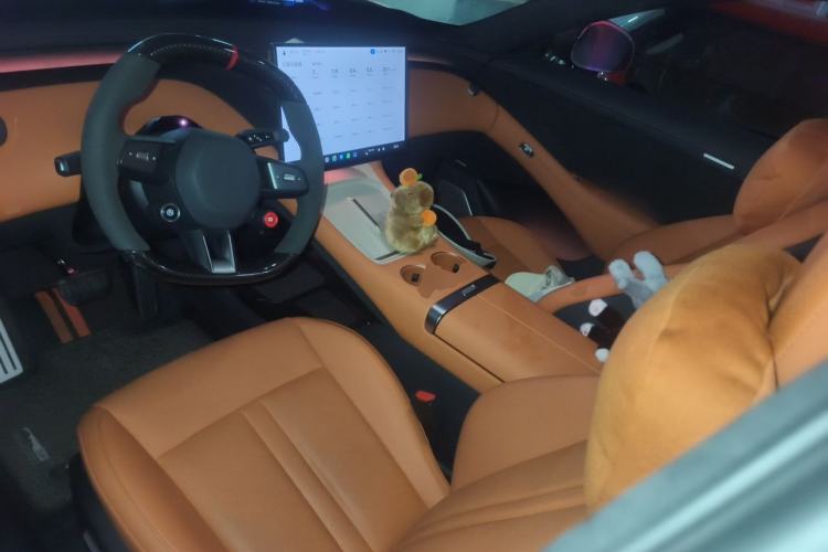 Used Xiaomi Auto YU7 2025 Ultra-Long Range High-Performance All-Wheel-Drive Max Edition Center Console