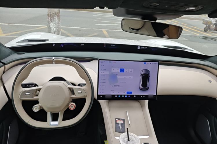 Used Xiaomi Auto YU7 2025 Ultra-Long Range High-Performance All-Wheel-Drive Max Edition Center Console