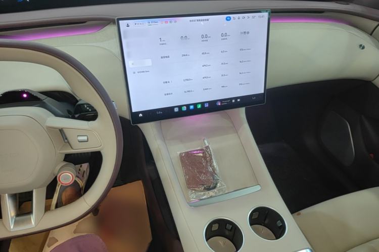 Used Xiaomi Auto YU7 2025 Ultra-Long Range Rear-Wheel Drive Version Center Console