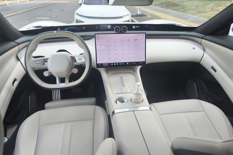 Used Xiaomi Auto YU7 2025 Ultra-Long Range Rear-Wheel Drive Version Center Console