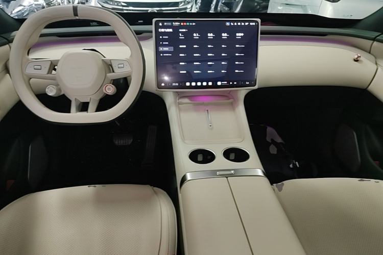 Used Xiaomi Auto YU7 2025 Ultra-Long Range Rear-Wheel Drive Version Center Console