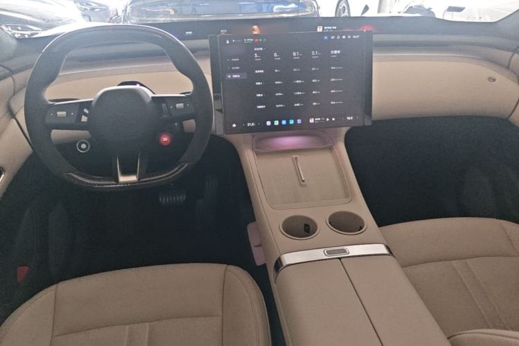Used Xiaomi Auto YU7 2025 Ultra-Long Range High-Performance All-Wheel-Drive Max Edition Center Console