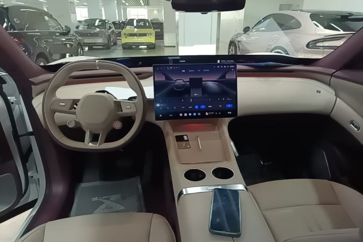 Used Xiaomi Auto YU7 2025 Ultra-Long Range High-Performance All-Wheel-Drive Max Edition Center Console