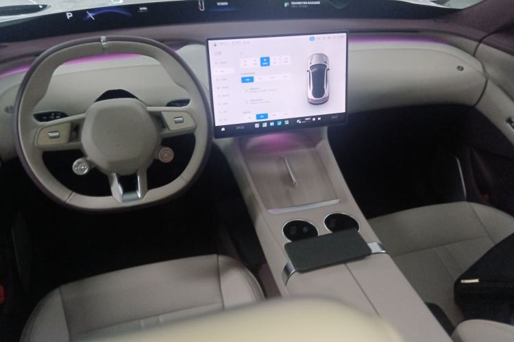 Used Xiaomi Auto YU7 2025 Ultra-Long Range High-Performance All-Wheel-Drive Max Edition Center Console