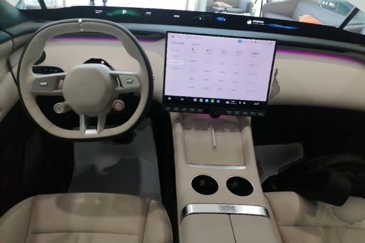 Used Xiaomi Auto YU7 2025 Ultra-Long Range High-Performance All-Wheel-Drive Max Edition Center Console