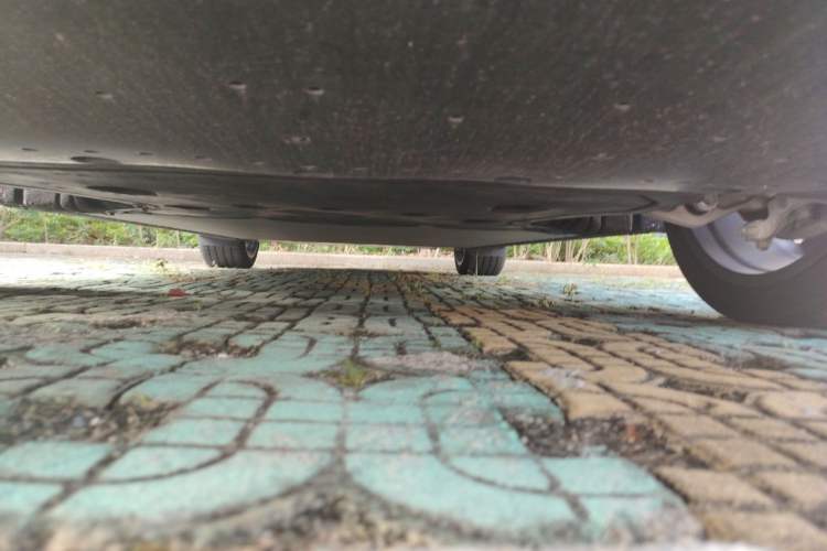 Used Xiaomi Auto YU7 2025 Ultra-Long Range High-Performance All-Wheel-Drive Max Edition Chassis Front