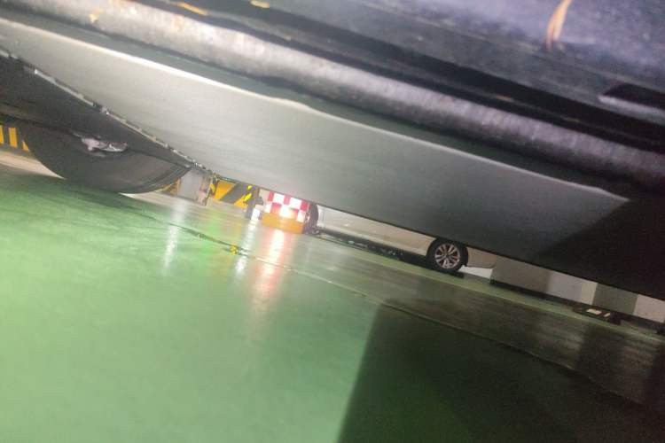 Used Xiaomi Auto YU7 2025 Ultra-Long Range High-Performance All-Wheel-Drive Max Edition Chassis Front Left