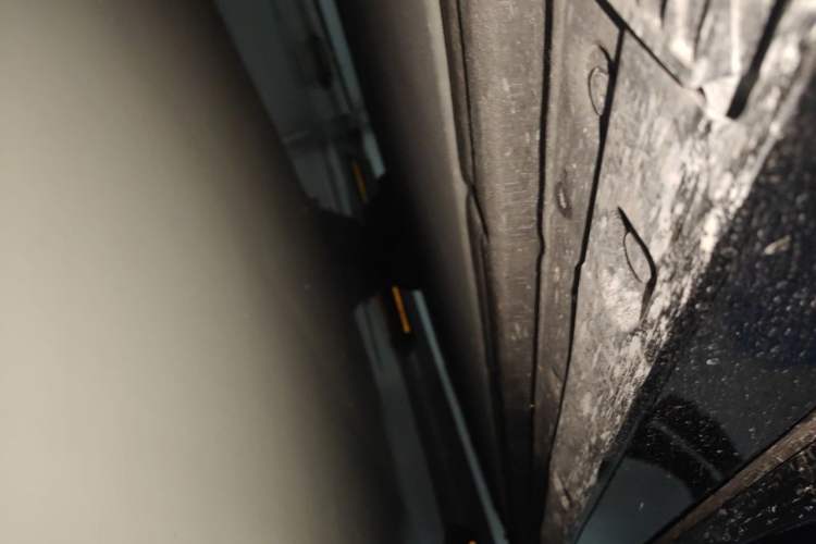 Used Xiaomi Auto YU7 2025 Ultra-Long Range High-Performance All-Wheel-Drive Max Edition Chassis Front Left