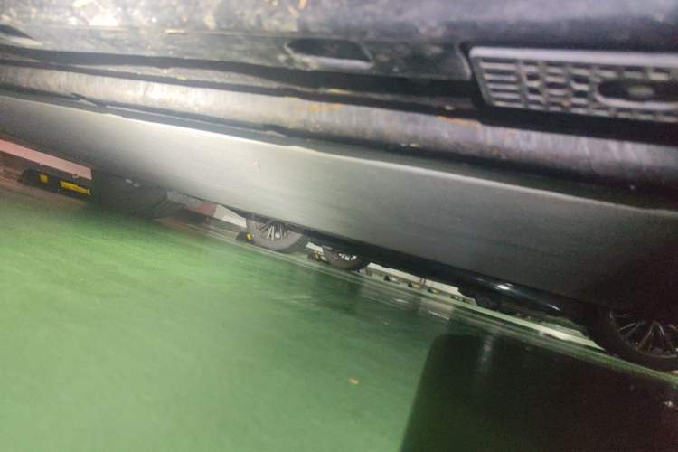 Used Xiaomi Auto YU7 2025 Ultra-Long Range High-Performance All-Wheel-Drive Max Edition Chassis Front Right