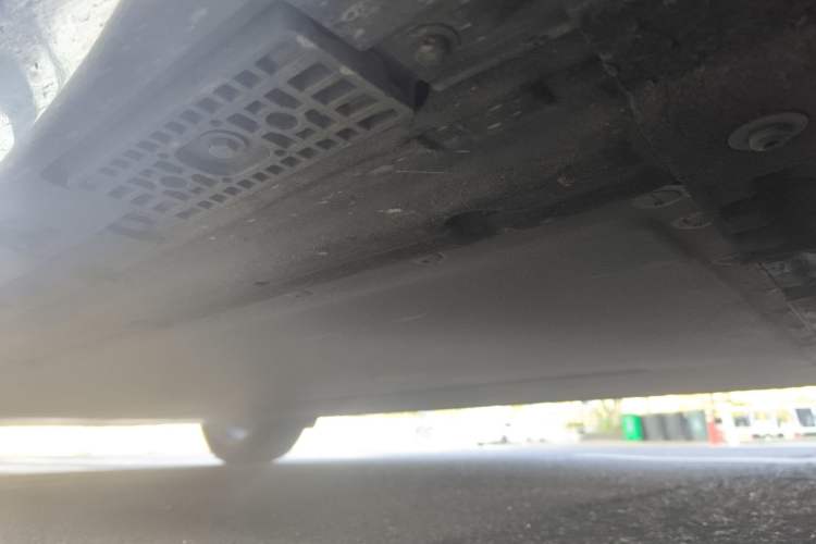 Used Xiaomi Auto YU7 2025 Ultra-Long Range Rear-Wheel Drive Version Chassis Front Right