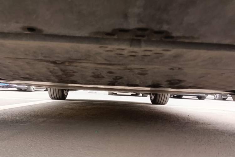 Used Xiaomi Auto YU7 2025 Ultra-Long Range High-Performance All-Wheel-Drive Max Edition Chassis Rear