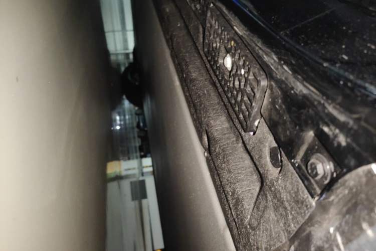 Used Xiaomi Auto YU7 2025 Ultra-Long Range High-Performance All-Wheel-Drive Max Edition Chassis Rear Left