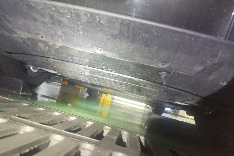 Used Xiaomi Auto YU7 2025 Ultra-Long Range High-Performance All-Wheel-Drive Max Edition Chassis Rear