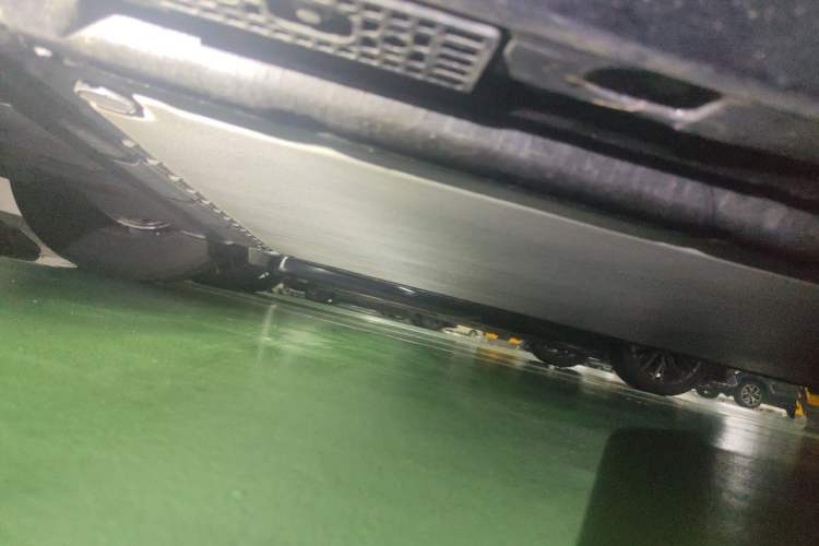 Used Xiaomi Auto YU7 2025 Ultra-Long Range High-Performance All-Wheel-Drive Max Edition Chassis Rear Right