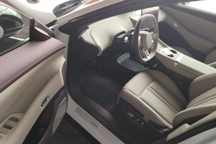 Used Xiaomi Auto YU7 2025 Ultra-Long Range High-Performance All-Wheel-Drive Max Edition Driver Seat