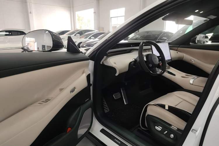 Used Xiaomi Auto YU7 2025 Ultra-Long Range High-Performance All-Wheel-Drive Max Edition Driver Seat