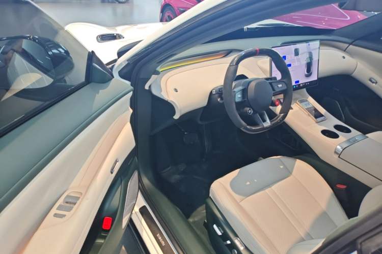 Used Xiaomi Auto YU7 2025 Ultra-Long Range High-Performance All-Wheel-Drive Max Edition Driver Seat