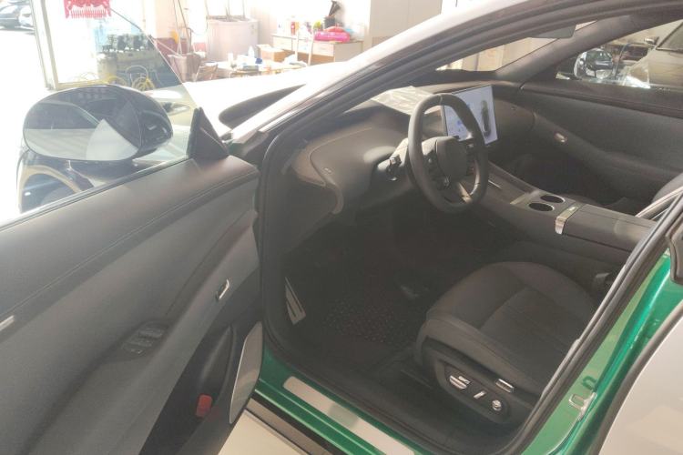 Used Xiaomi Auto YU7 2025 Ultra-Long Range Rear-Wheel Drive Version Driver Seat