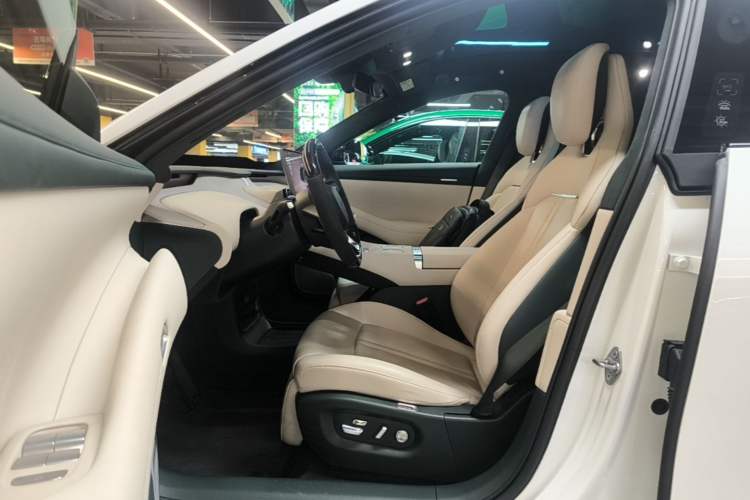 Used Xiaomi Auto YU7 2025 Ultra-Long Range High-Performance All-Wheel-Drive Max Edition Driver Seat