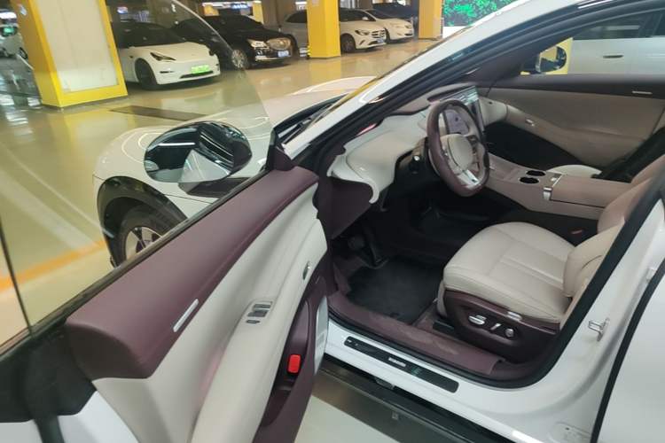 Used Xiaomi Auto YU7 2025 Ultra-Long Range High-Performance All-Wheel-Drive Max Edition Driver Seat