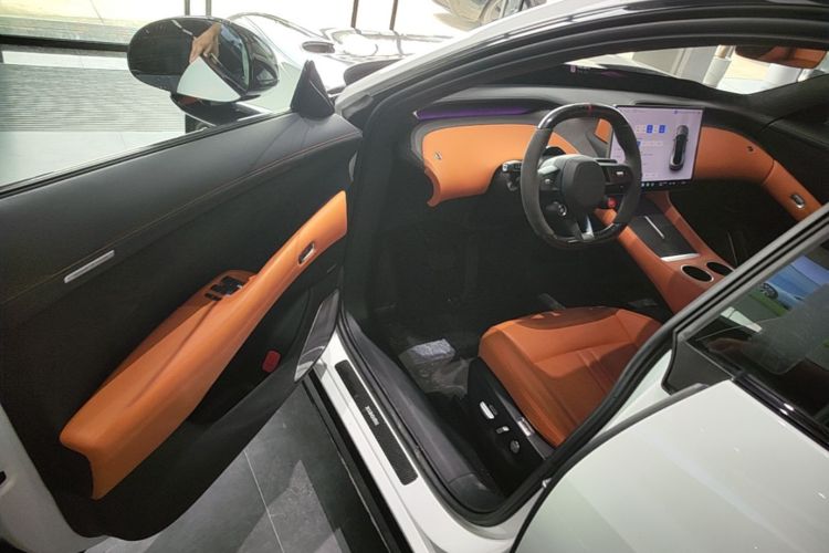 Used Xiaomi Auto YU7 2025 Ultra-Long Range High-Performance All-Wheel-Drive Max Edition Driver Seat