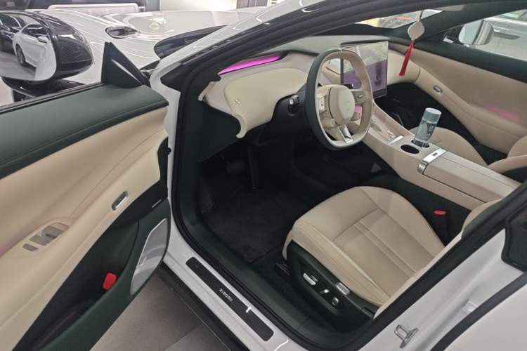 Used Xiaomi Auto YU7 2025 Ultra-Long Range High-Performance All-Wheel-Drive Max Edition Driver Seat