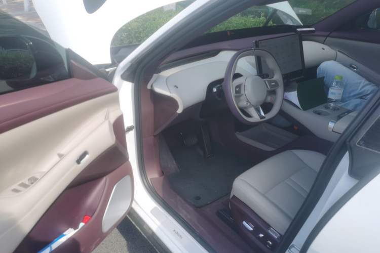 Used Xiaomi Auto YU7 2025 Ultra-Long Range Rear-Wheel Drive Version Driver Seat