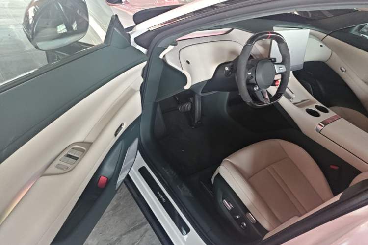 Used Xiaomi Auto YU7 2025 Ultra-Long Range High-Performance All-Wheel-Drive Max Edition Driver Seat