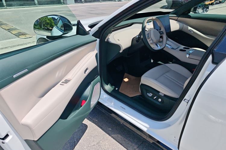 Used Xiaomi Auto YU7 2025 Ultra-Long Range High-Performance All-Wheel-Drive Max Edition Driver Seat