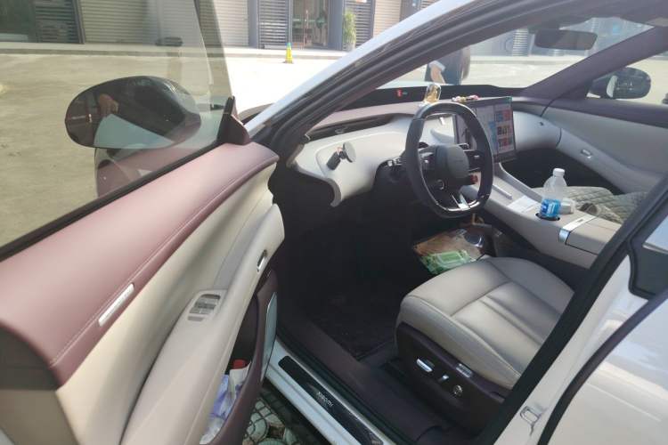 Used Xiaomi Auto YU7 2025 Ultra-Long Range High-Performance All-Wheel-Drive Max Edition Driver Seat