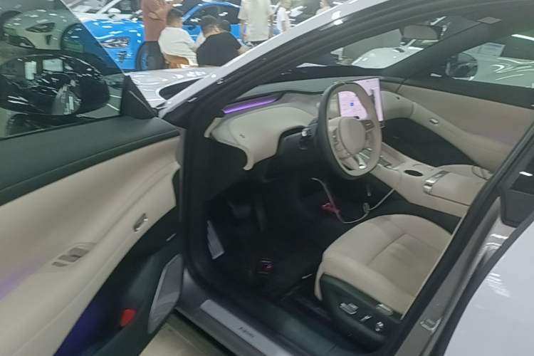Used Xiaomi Auto YU7 2025 Ultra-Long Range All-Wheel Drive Pro Version Driver Seat