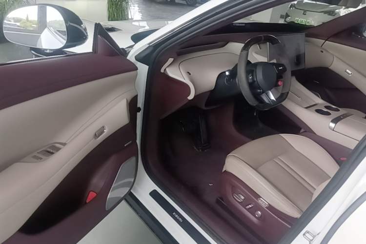 Used Xiaomi Auto YU7 2025 Ultra-Long Range High-Performance All-Wheel-Drive Max Edition Driver Seat