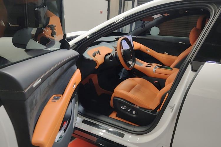 Used Xiaomi Auto YU7 2025 Ultra-Long Range High-Performance All-Wheel-Drive Max Edition Driver Seat