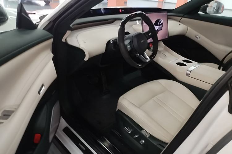 Used Xiaomi Auto YU7 2025 Ultra-Long Range High-Performance All-Wheel-Drive Max Edition Driver Seat