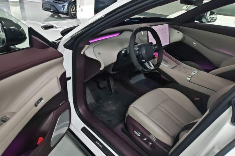 Used Xiaomi Auto YU7 2025 Ultra-Long Range High-Performance All-Wheel-Drive Max Edition Driver Seat