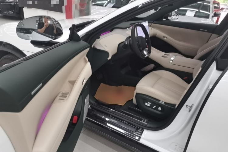 Used Xiaomi Auto YU7 2025 Ultra-Long Range High-Performance All-Wheel-Drive Max Edition Driver Seat