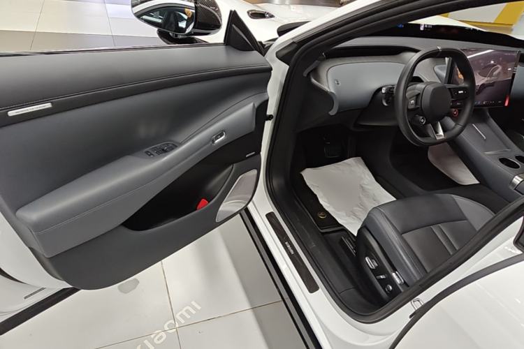 Used Xiaomi Auto YU7 2025 Ultra-Long Range High-Performance All-Wheel-Drive Max Edition Driver Seat