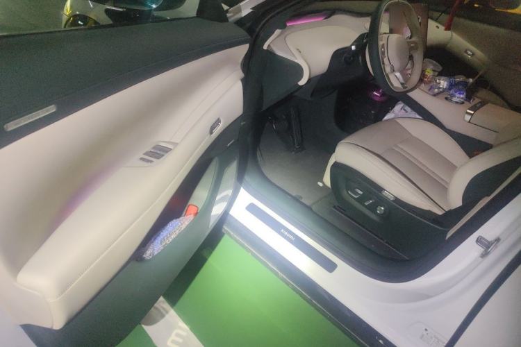 Used Xiaomi Auto YU7 2025 Ultra-Long Range High-Performance All-Wheel-Drive Max Edition Driver Seat